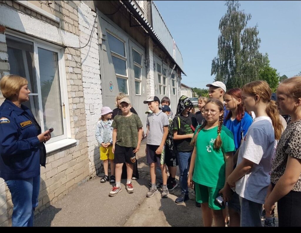 В течение двух дней в лагере прошли " День русского языка" и " Пушкинский день"